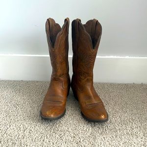 ARIAT WOMEN'S HERITAGE WESTERN BOOTS - ROUND TOE SIZE 7.5B!